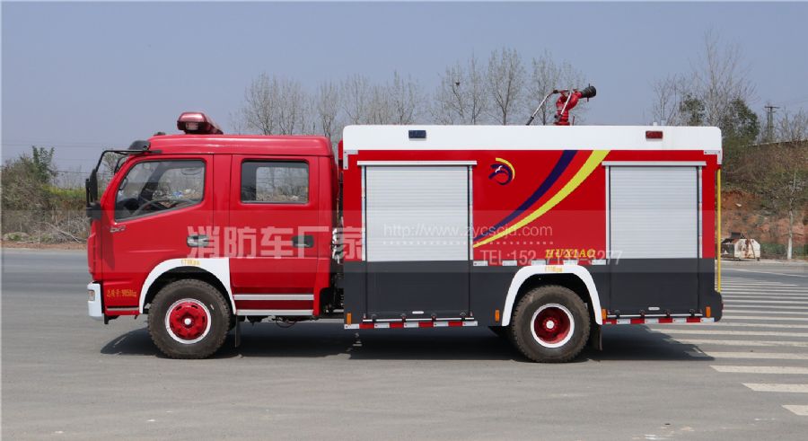 东风多利卡双排座4吨消防车图片