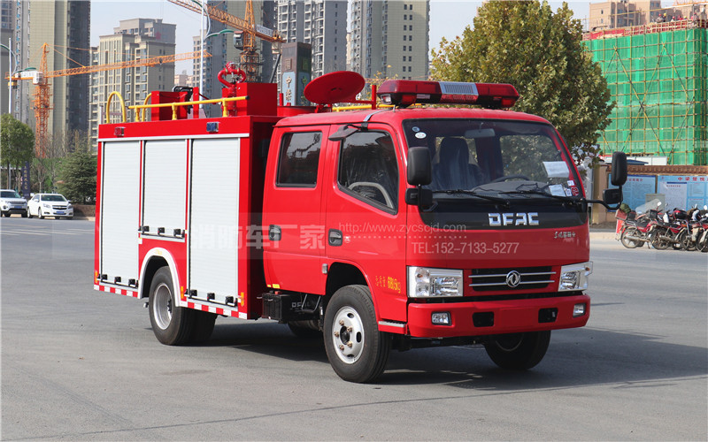 新款东风2.5吨水罐消防车高清图片